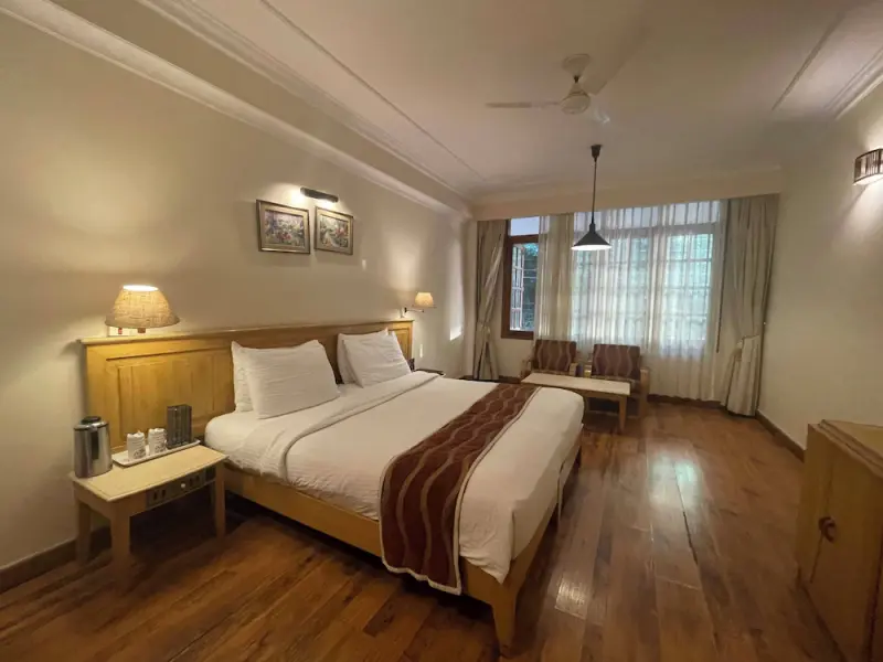 Deluxe Room - Mall road facing with Bathtub