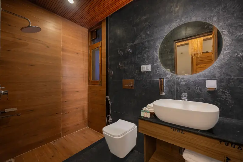 Luna Room with Bathtub and Balcony Image