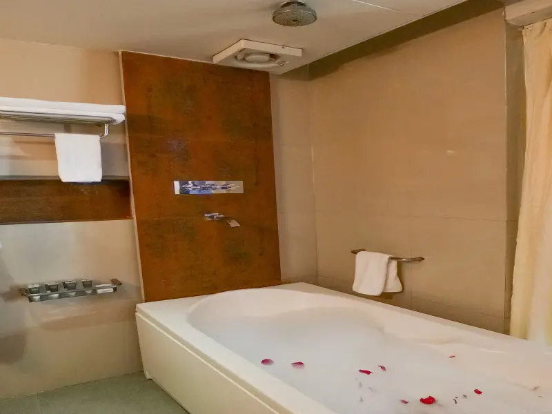Deluxe Room with BathTub Image