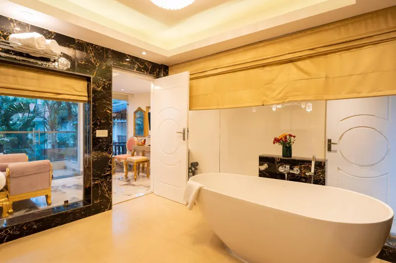 Emperor Ozran Elite Room With Balcony and Bathtub Image