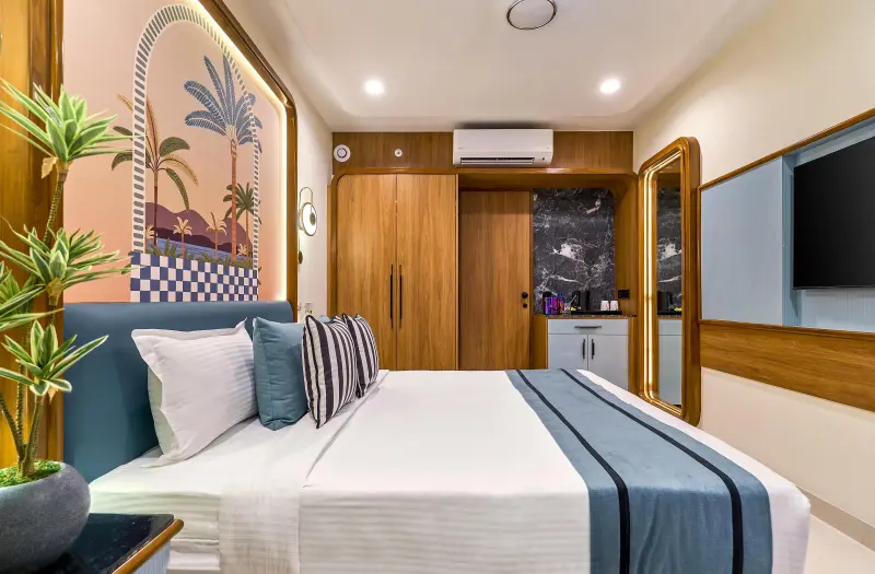 Panorama Pool View Room Image