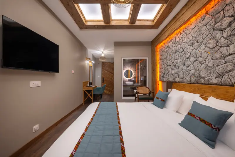Comet Room with balcony Image
