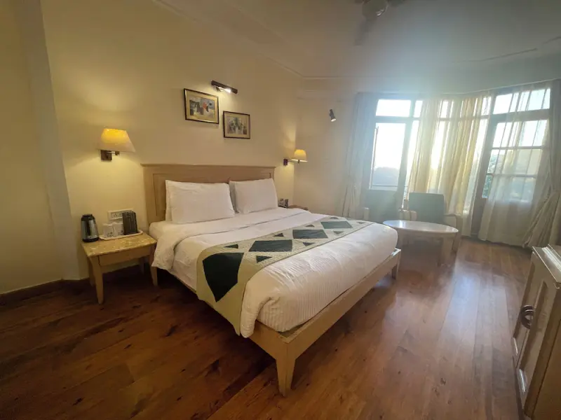 Super Deluxe Room with Small Balcony and Bathtub